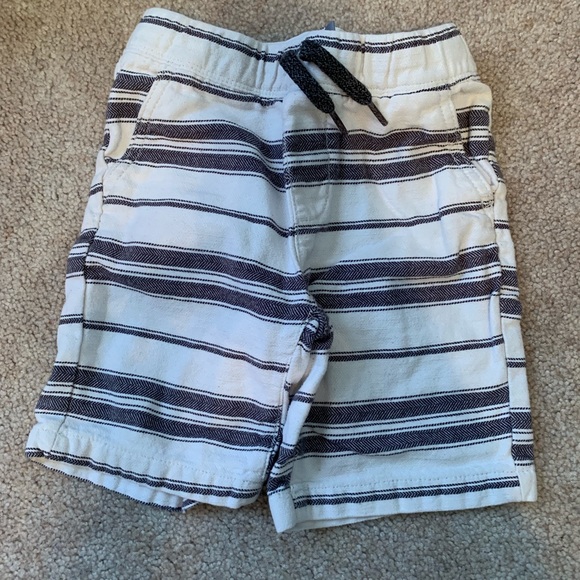 Old Navy lot of 2 Boys Size 5 (xs) shorts - Picture 2 of 5